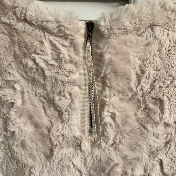 Faux Fur Cream Anthropologie Top - XS - Picture 4 of 8